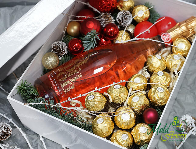Коробка с Apriori Muscat розовое и конфетами Ferrero Rocher Фото